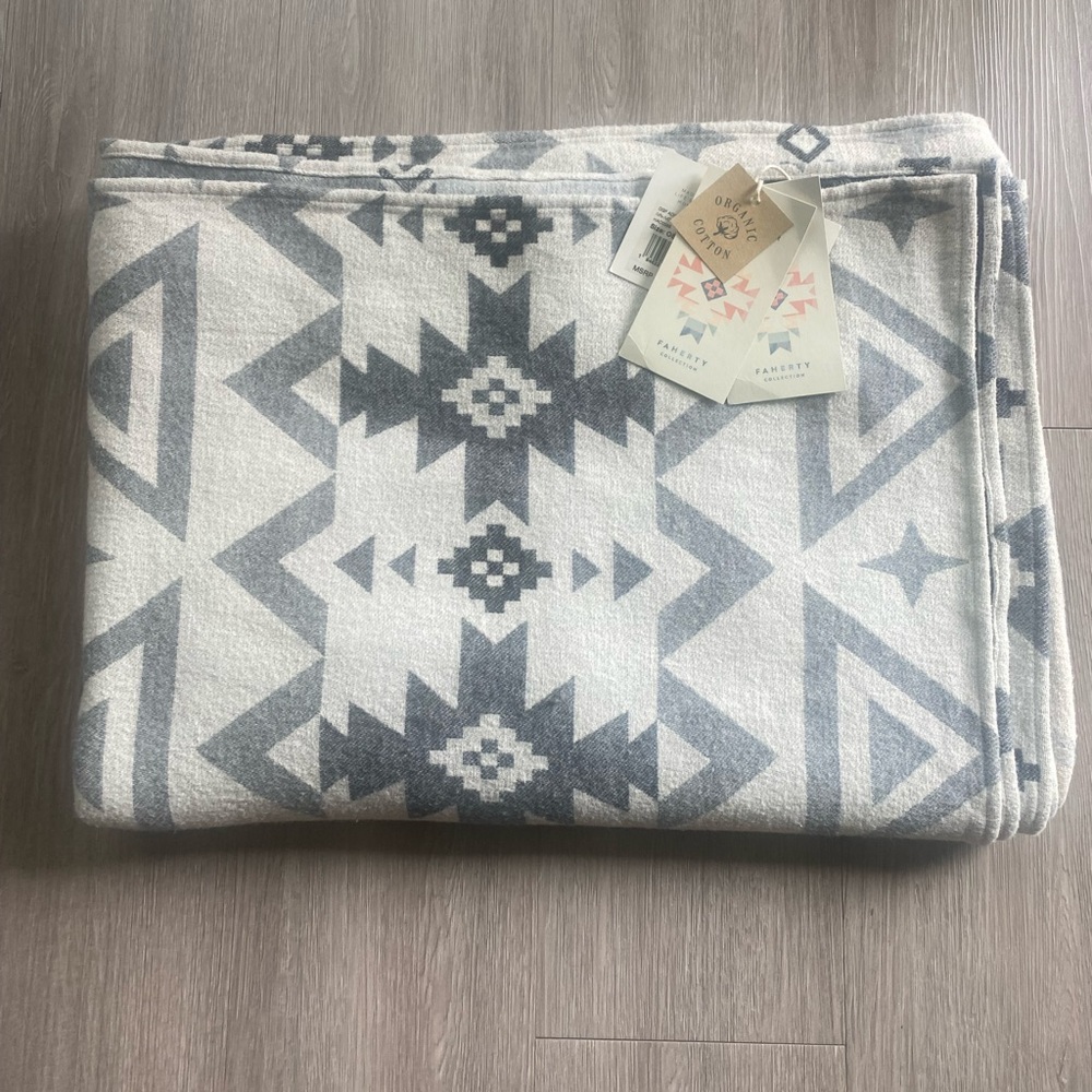 - NWT Faherty Blanket